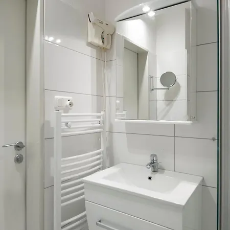 Alte Bergstrasse 6 Dorschduene * شاربوتس